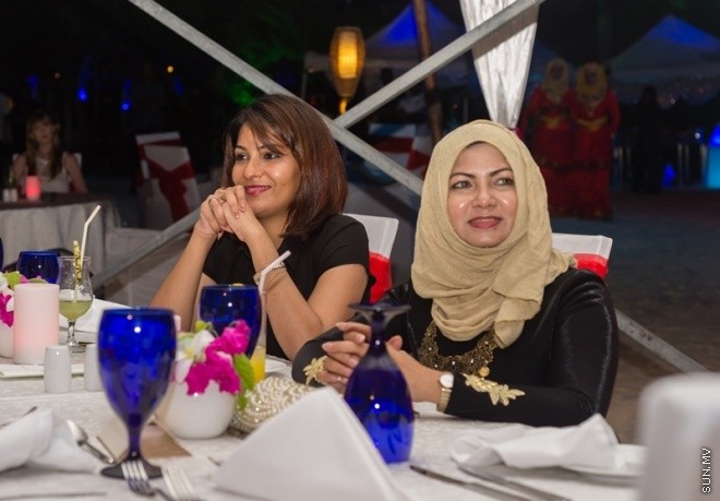 ރާއްޖޭގައި ބޭއްވި ފުރަތަމަ ޓޫރިޒަމް ފިލްމު ފެސްޓިވަލް ނިންމުމަށް ރޭ ސަން ސިޔާމް އިރުފުށީގައި ބޭއްވި ރަސްމިއްޔާތުގެ ތެރެއިން: އެ އެވޯޑް އިންތިޒާމް ކޮށްފައިވަނީ ސަން ސިޔާމް އިރުފުށި ރިސޯޓުގެ ފަރާތުން --- ސަން ފޮޓޯ/ ނާއިލް