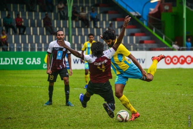 ޖުލައި 16، 2016: އުރީދޫ ދިވެހި ޕްރިމިއަރ ލީގުގައި ކުލަބް ވެލެންސިއާ އާއި ބީޖީ ސްޕޯޓްސް ކަލަބު ބައްދަލު ކުރި މެޗުގެ ތެރެއިން: އެ މެޗް ނިމިފައި ވަނީ ދެޓިމުން ކުރެ އެއްޓީމަކަށް ވެސް ލަނޑެއް ނުޖެހި އެއްވަރު ވެގެން. މި ނަތީޖާއާ އެކު ވެލެންސިއާ ވަނީ ލީގުގެ ތިން ވަނަ އަށް ޖެހިލާފައި -- ސަން ފޮޓޯ: މުޙައްމަދު އަފްރާހް
