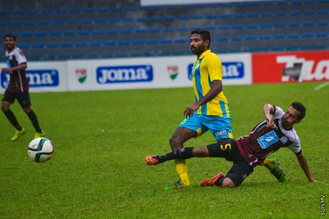 ޖުލައި 16، 2016: އުރީދޫ ދިވެހި ޕްރިމިއަރ ލީގުގައި ކުލަބް ވެލެންސިއާ އާއި ބީޖީ ސްޕޯޓްސް ކަލަބު ބައްދަލު ކުރި މެޗުގެ ތެރެއިން: އެ މެޗް ނިމިފައި ވަނީ ދެޓިމުން ކުރެ އެއްޓީމަކަށް ވެސް ލަނޑެއް ނުޖެހި އެއްވަރު ވެގެން. މި ނަތީޖާއާ އެކު ވެލެންސިއާ ވަނީ ލީގުގެ ތިން ވަނަ އަށް ޖެހިލާފައި -- ސަން ފޮޓޯ: މުޙައްމަދު އަފްރާހް
