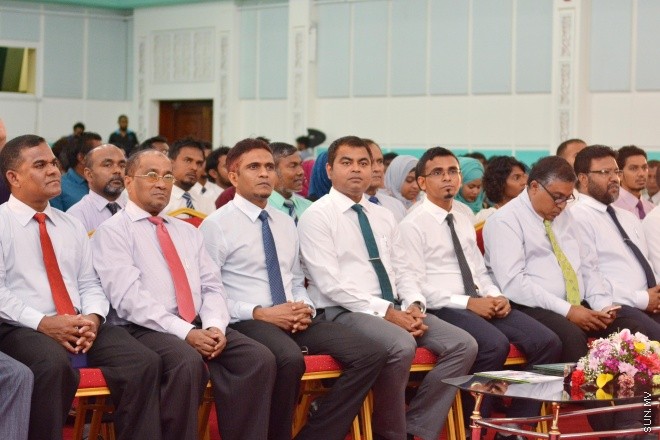 ޖުލައި 16، 2016: ސާފުރާއްޖެ ގައުމީ މަހާސިންތާ 2016 ހުޅުވުމުގެ ރަސްމިއްޔާތުގެ ތެރެއިން: މަހާސިންތާގައި ރަށްރަށުގެ ކައުންސިލަރުންނާއިއެކު ޖުމްލަ 265 ބައިވެރިއަކު ބައިވެރިވޭ -- ސަން ފޮޓޯ/ ފަޔާޒު މޫސާ