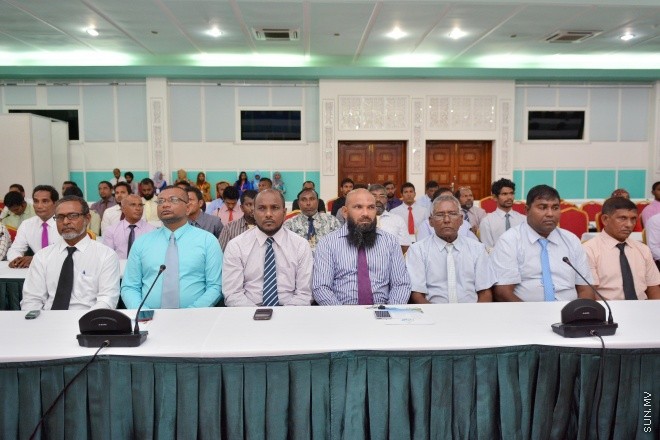 ޖުލައި 16، 2016: ސާފުރާއްޖެ ގައުމީ މަހާސިންތާ 2016 ހުޅުވުމުގެ ރަސްމިއްޔާތުގެ ތެރެއިން: މަހާސިންތާގައި ރަށްރަށުގެ ކައުންސިލަރުންނާއިއެކު ޖުމްލަ 265 ބައިވެރިއަކު ބައިވެރިވޭ -- ސަން ފޮޓޯ/ ފަޔާޒު މޫސާ