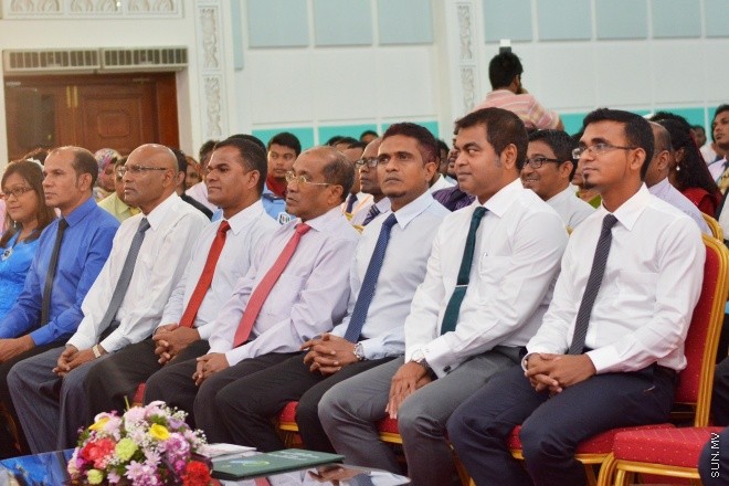 ޖުލައި 16، 2016: ސާފުރާއްޖެ ގައުމީ މަހާސިންތާ 2016 ހުޅުވުމުގެ ރަސްމިއްޔާތުގެ ތެރެއިން: މަހާސިންތާގައި ރަށްރަށުގެ ކައުންސިލަރުންނާއިއެކު ޖުމްލަ 265 ބައިވެރިއަކު ބައިވެރިވޭ -- ސަން ފޮޓޯ/ ފަޔާޒު މޫސާ