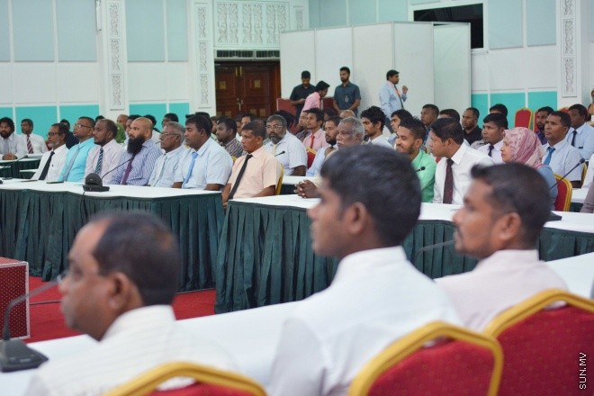 ޖުލައި 16، 2016: ސާފުރާއްޖެ ގައުމީ މަހާސިންތާ 2016 ހުޅުވުމުގެ ރަސްމިއްޔާތުގެ ތެރެއިން: މަހާސިންތާގައި ރަށްރަށުގެ ކައުންސިލަރުންނާއިއެކު ޖުމްލަ 265 ބައިވެރިއަކު ބައިވެރިވޭ -- ސަން ފޮޓޯ/ ފަޔާޒު މޫސާ