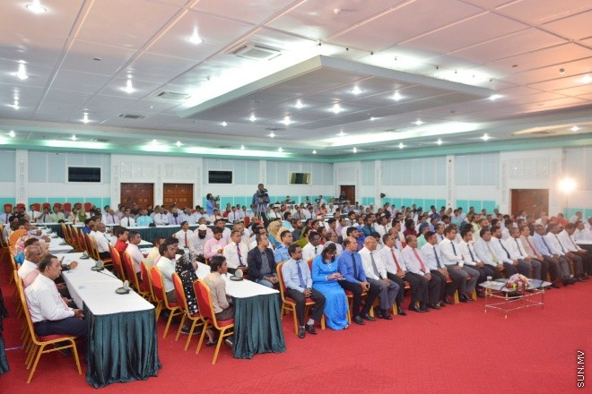ޖުލައި 16، 2016: ސާފުރާއްޖެ ގައުމީ މަހާސިންތާ 2016 ހުޅުވުމުގެ ރަސްމިއްޔާތުގެ ތެރެއިން: މަހާސިންތާގައި ރަށްރަށުގެ ކައުންސިލަރުންނާއިއެކު ޖުމްލަ 265 ބައިވެރިއަކު ބައިވެރިވޭ -- ސަން ފޮޓޯ/ ފަޔާޒު މޫސާ