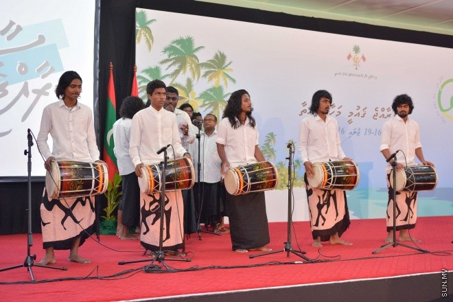ޖުލައި 16، 2016: ސާފުރާއްޖެ ގައުމީ މަހާސިންތާ 2016 ހުޅުވުމުގެ ރަސްމިއްޔާތުގެ ތެރެއިން: މަހާސިންތާގައި ރަށްރަށުގެ ކައުންސިލަރުންނާއިއެކު ޖުމްލަ 265 ބައިވެރިއަކު ބައިވެރިވޭ -- ސަން ފޮޓޯ/ ފަޔާޒު މޫސާ