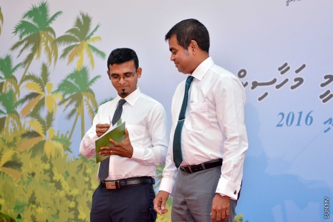 ޖުލައި 16، 2016: ސާފުރާއްޖެ ގައުމީ މަހާސިންތާ 2016 ހުޅުވުމުގެ ރަސްމިއްޔާތުގެ ތެރެއިން: މަހާސިންތާގައި ރަށްރަށުގެ ކައުންސިލަރުންނާއިއެކު ޖުމްލަ 265 ބައިވެރިއަކު ބައިވެރިވޭ -- ސަން ފޮޓޯ/ ފަޔާޒު މޫސާ