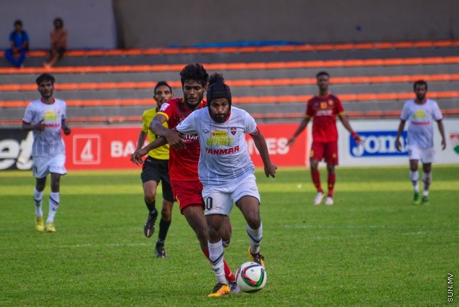  20 ޖުލައި 2016: އުރީދޫ ދިވެހި ޕްރިމިއާ ލީގުގައި ވިކްޓަރީ އާއި ޓިސީ ބައްދަލު ކުރިމެޗުގެ ތެރެއިން: ވިކްޓަރީ ސްޕޯޓްސް ކްލަބް އަތުން 1-0 އިން މޮޅުވެ އުރީދޫ ދިވެހި ޕްރިމިއާ ލީގުގެ ދެ ވަނަ މަގާމަށް 14 ޕޮއިންޓާއެކު ޓީސީ ސްޕޯޓްސް އަރައިފި--- ސަން ފޮޓޯ/ މުހައްމަދު އަފްރާހް
