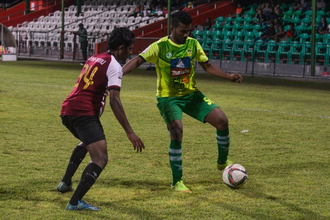 20 ޖުލައި 2016: އުރީދޫ ދިވެހި ޕްރިމިއަރ ލީގުގައި ބީޖީ އާއި މާޒިޔާ ބައްދަލު ކުރި މެޗްގެ ތެރެއިން: ބީޖީ ސްޕޯޓްސް 1-0 އިން ބަލިކޮށް އުރީދޫ ދިވެހި ޕްރެމިއާ ލީގުގައި މާޒިޔާ އެއްވަނާގައި ފަރަގު ބޮޑުކޮށްފި---ސަން ފޮޓޯ/ އަރްރާހް