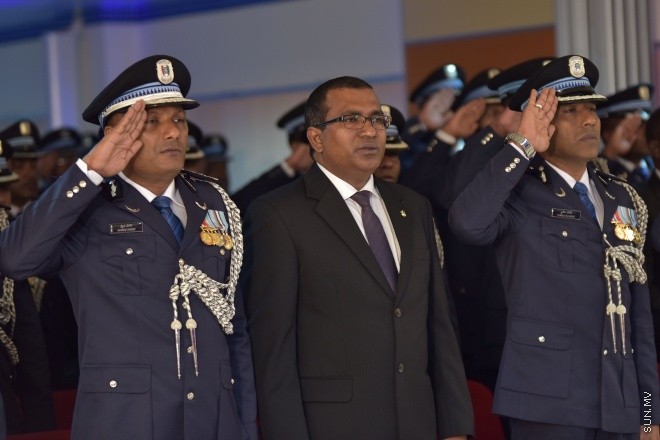 23 ޖުލައި 2016: ފުލުހުންގެ މެމޯރިއަލްޑޭ ފާހަގަކުރުމަށް މިރޭ އިސްކަންދަރު ކޮށީގައި ބޭއްވި ރަސްމިއްޔާތުގެ ތެރެއިން -- ސަން ފޮޓޯ/ މުހައްމަދު އަފްރާހް
