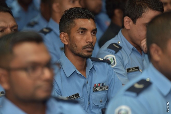 23 ޖުލައި 2016: ފުލުހުންގެ މެމޯރިއަލްޑޭ ފާހަގަކުރުމަށް މިރޭ އިސްކަންދަރު ކޮށީގައި ބޭއްވި ރަސްމިއްޔާތުގެ ތެރެއިން -- ސަން ފޮޓޯ/ މުހައްމަދު އަފްރާހް
