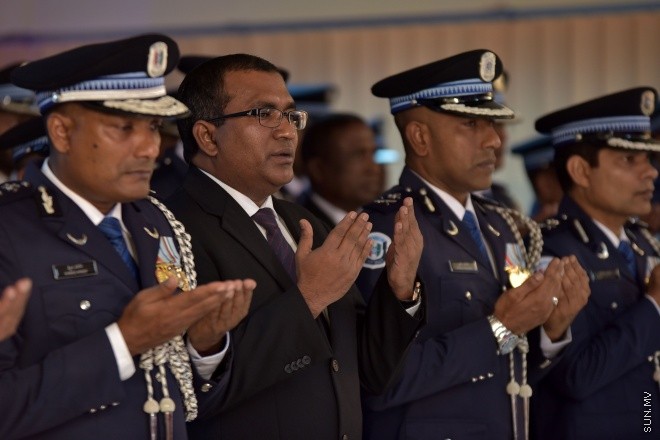23 ޖުލައި 2016: ފުލުހުންގެ މެމޯރިއަލްޑޭ ފާހަގަކުރުމަށް މިރޭ އިސްކަންދަރު ކޮށީގައި ބޭއްވި ރަސްމިއްޔާތުގެ ތެރެއިން -- ސަން ފޮޓޯ/ މުހައްމަދު އަފްރާހް
