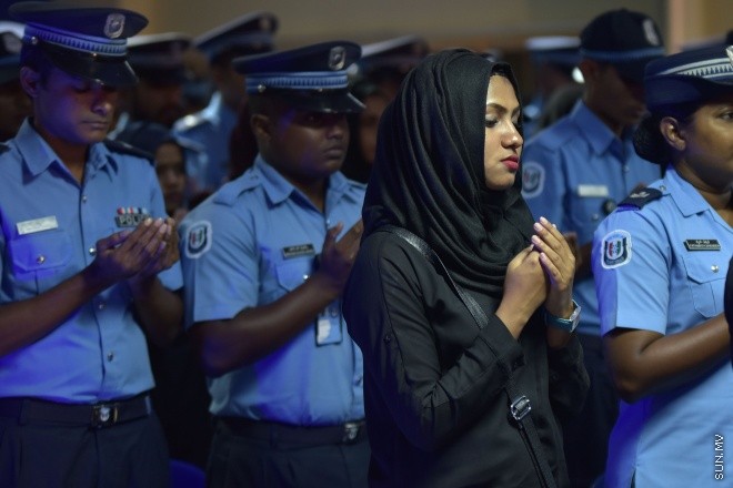 23 ޖުލައި 2016: ފުލުހުންގެ މެމޯރިއަލްޑޭ ފާހަގަކުރުމަށް މިރޭ އިސްކަންދަރު ކޮށީގައި ބޭއްވި ރަސްމިއްޔާތުގެ ތެރެއިން -- ސަން ފޮޓޯ/ މުހައްމަދު އަފްރާހް
