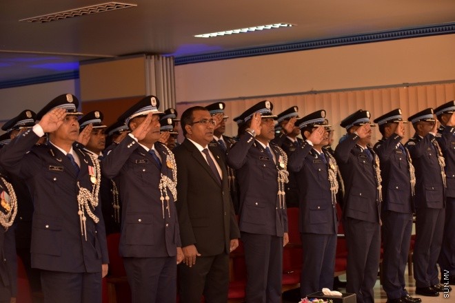 23 ޖުލައި 2016: ފުލުހުންގެ މެމޯރިއަލްޑޭ ފާހަގަކުރުމަށް މިރޭ އިސްކަންދަރު ކޮށީގައި ބޭއްވި ރަސްމިއްޔާތުގެ ތެރެއިން -- ސަން ފޮޓޯ/ މުހައްމަދު އަފްރާހް
