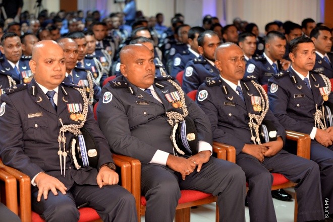 23 ޖުލައި 2016: ފުލުހުންގެ މެމޯރިއަލްޑޭ ފާހަގަކުރުމަށް މިރޭ އިސްކަންދަރު ކޮށީގައި ބޭއްވި ރަސްމިއްޔާތުގެ ތެރެއިން -- ސަން ފޮޓޯ/ މުހައްމަދު އަފްރާހް
