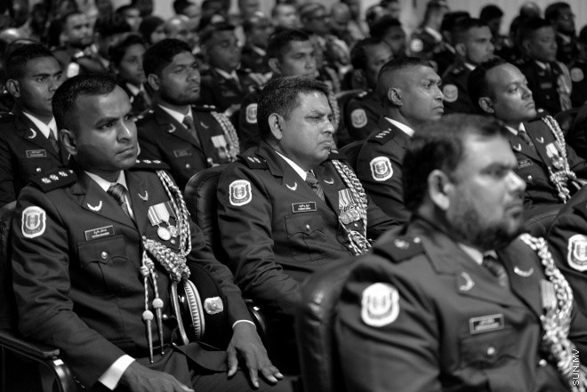 23 ޖުލައި 2016: ފުލުހުންގެ މެމޯރިއަލްޑޭ ފާހަގަކުރުމަށް މިރޭ އިސްކަންދަރު ކޮށީގައި ބޭއްވި ރަސްމިއްޔާތުގެ ތެރެއިން -- ސަން ފޮޓޯ/ މުހައްމަދު އަފްރާހް
