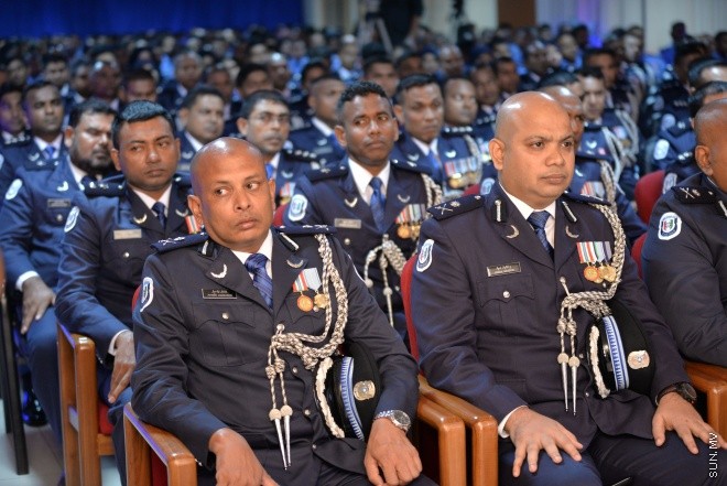23 ޖުލައި 2016: ފުލުހުންގެ މެމޯރިއަލްޑޭ ފާހަގަކުރުމަށް މިރޭ އިސްކަންދަރު ކޮށީގައި ބޭއްވި ރަސްމިއްޔާތުގެ ތެރެއިން -- ސަން ފޮޓޯ/ މުހައްމަދު އަފްރާހް

