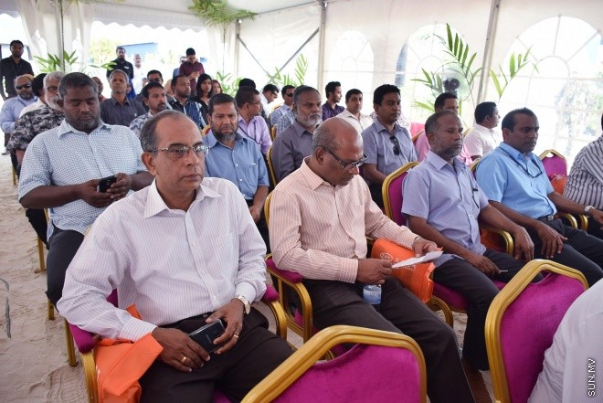 ޖުލައި 31، 2016: ރާއްޖޭގައި ހަކަތަ ފޯރުކޮށްދިނުމަށް މިހާތަނަށް ކުރިއަށްގެންދާ އެންމެ ބޮޑު ޕްރޮޖެކްޓުގެ މަސައްކަތް ރައީސް އިފްތިތާހްކުރުމަށް ހުޅުމާލޭގައި ބޭއްވި ރަސްމިއްޔާތުގެ ތެރެއިން  -- ސަން ފޮޓޯ/ ފަޔާޒު މޫސާ