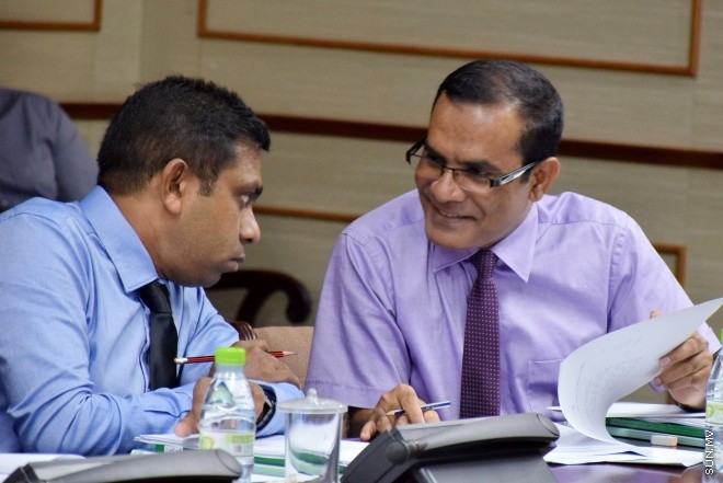 އޮގަސްޓް 3، 2016: ޔާލުފާޅު ކުރުމުގެ މިނިވަންކަން ހަނިކުރެވޭ ގޮތަށް ރައްޔިތުންގެ މަޖިލީހަށް ހުށަހަޅާފައިވާ އަބުރު ރައްކާތެރި ކުރުމާއި ހިޔާލުފާޅު ކުރުމުގެ މިނިވަންކަމުގެ ބިލް ދިރާސާކުރާ ވަގުތީ ކޮމެޓީއަށް މޯލްޑިވްސް މީޑިއާ ކައުންސިލް ހާޒިރުކުރުން -- ސަން ފޮޓޯ/ ފަޔާޒު މޫސާ