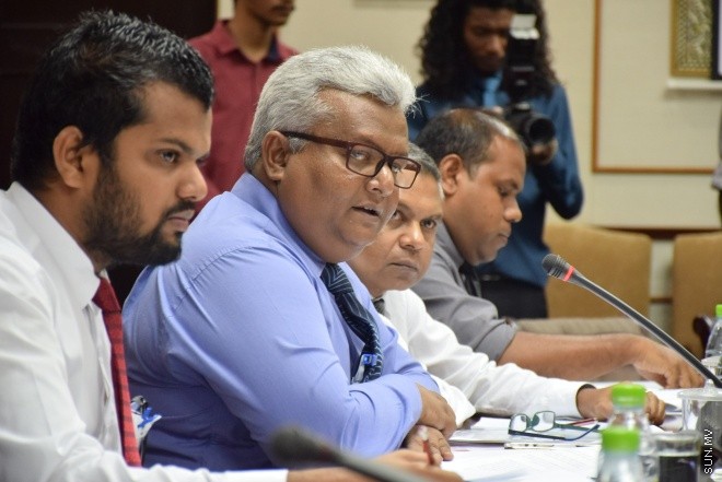 އޮގަސްޓް 3، 2016: ޔާލުފާޅު ކުރުމުގެ މިނިވަންކަން ހަނިކުރެވޭ ގޮތަށް ރައްޔިތުންގެ މަޖިލީހަށް ހުށަހަޅާފައިވާ އަބުރު ރައްކާތެރި ކުރުމާއި ހިޔާލުފާޅު ކުރުމުގެ މިނިވަންކަމުގެ ބިލް ދިރާސާކުރާ ވަގުތީ ކޮމެޓީއަށް މޯލްޑިވްސް މީޑިއާ ކައުންސިލް ހާޒިރުކުރުން -- ސަން ފޮޓޯ/ ފަޔާޒު މޫސާ