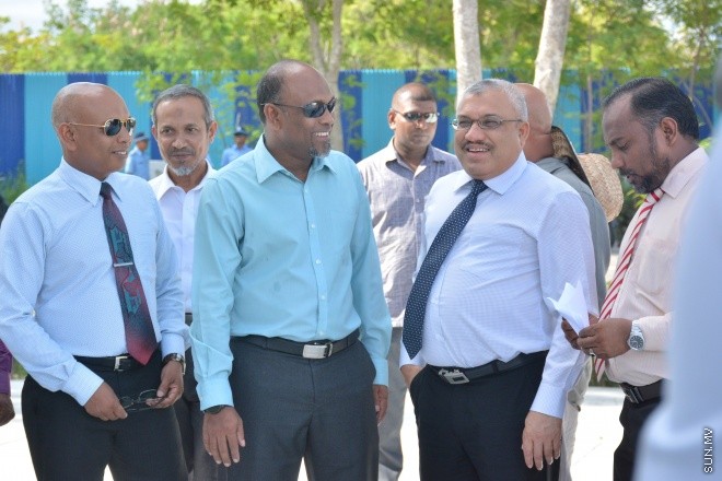  އޮގަސްޓް 4، 2016: ހުޅުމާލޭގައި ބިނާކުރި ޒައިދު ބިން ޘާބިތު މިސްކިތް ހޮޅުވުގެ ރަސްމިއްޔާތުގެ ތެރެއިން: މިސްކިތް ހޮޅުވައި ދެއްވީ ނައިބު ރައީސް އަބްދުﷲ ޖިހާދު، މިސްކިތް ހުޅުވުމުގެ ރަސްމިއްޔާތައް ގިނަ އަދަދެއްގެ މިނިސްޓަރުން ބައިވެރިވެ ވަޑައިގަނެފައިވޭ--- ސަން ފޮޓޯ/ އިހްތިޝާމް މުހައްމަދު