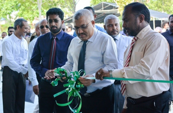  އޮގަސްޓް 4، 2016: ހުޅުމާލޭގައި ބިނާކުރި ޒައިދު ބިން ޘާބިތު މިސްކިތް ހޮޅުވުގެ ރަސްމިއްޔާތުގެ ތެރެއިން: މިސްކިތް ހޮޅުވައި ދެއްވީ ނައިބު ރައީސް އަބްދުﷲ ޖިހާދު، މިސްކިތް ހުޅުވުމުގެ ރަސްމިއްޔާތައް ގިނަ އަދަދެއްގެ މިނިސްޓަރުން ބައިވެރިވެ ވަޑައިގަނެފައިވޭ--- ސަން ފޮޓޯ/ އިހްތިޝާމް މުހައްމަދު