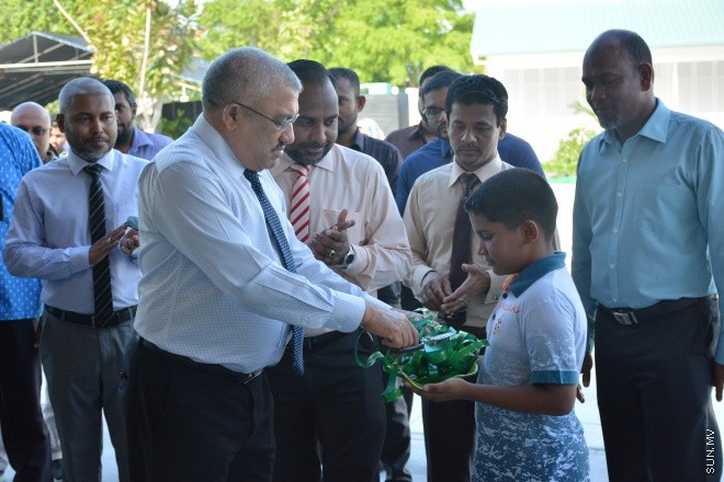  އޮގަސްޓް 4، 2016: ހުޅުމާލޭގައި ބިނާކުރި ޒައިދު ބިން ޘާބިތު މިސްކިތް ހޮޅުވުގެ ރަސްމިއްޔާތުގެ ތެރެއިން: މިސްކިތް ހޮޅުވައި ދެއްވީ ނައިބު ރައީސް އަބްދުﷲ ޖިހާދު، މިސްކިތް ހުޅުވުމުގެ ރަސްމިއްޔާތައް ގިނަ އަދަދެއްގެ މިނިސްޓަރުން ބައިވެރިވެ ވަޑައިގަނެފައިވޭ--- ސަން ފޮޓޯ/ އިހްތިޝާމް މުހައްމަދު