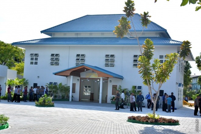  އޮގަސްޓް 4، 2016: ހުޅުމާލޭގައި ބިނާކުރި ޒައިދު ބިން ޘާބިތު މިސްކިތް ހޮޅުވުގެ ރަސްމިއްޔާތުގެ ތެރެއިން: މިސްކިތް ހޮޅުވައި ދެއްވީ ނައިބު ރައީސް އަބްދުﷲ ޖިހާދު، މިސްކިތް ހުޅުވުމުގެ ރަސްމިއްޔާތައް ގިނަ އަދަދެއްގެ މިނިސްޓަރުން ބައިވެރިވެ ވަޑައިގަނެފައިވޭ--- ސަން ފޮޓޯ/ އިހްތިޝާމް މުހައްމަދު