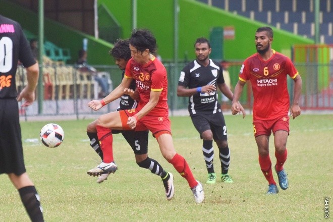 އޯގަސްޓް 7، 2016: އުރީދޫ ދިވެހި ޕްރިމިއާ ލީގުގައި ވިކްޓްރީއާއި އީގަލްސް ބައްދަލުކުރި މެޗުގެ ތެރެއިން -- ސަން ފޮޓޯ/ ފަޔާޒު މޫސާ 