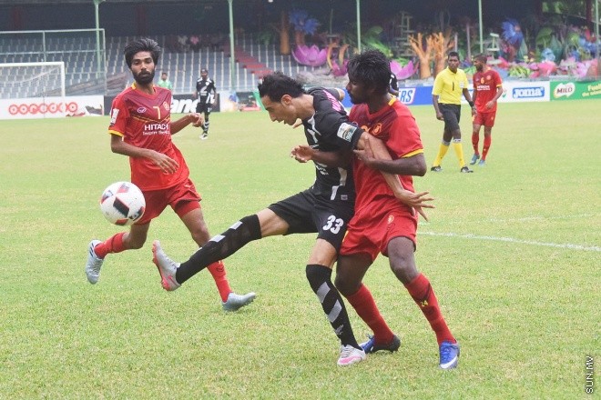 އޯގަސްޓް 7، 2016: އުރީދޫ ދިވެހި ޕްރިމިއާ ލީގުގައި ވިކްޓްރީއާއި އީގަލްސް ބައްދަލުކުރި މެޗުގެ ތެރެއިން -- ސަން ފޮޓޯ/ ފަޔާޒު މޫސާ 