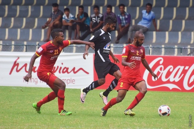 އޯގަސްޓް 7، 2016: އުރީދޫ ދިވެހި ޕްރިމިއާ ލީގުގައި ވިކްޓްރީއާއި އީގަލްސް ބައްދަލުކުރި މެޗުގެ ތެރެއިން -- ސަން ފޮޓޯ/ ފަޔާޒު މޫސާ 