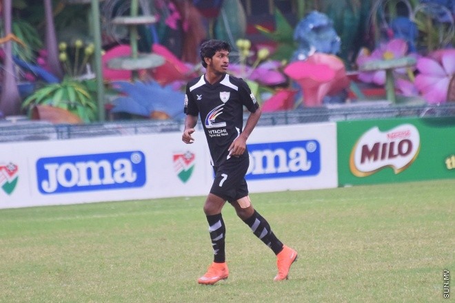 އޯގަސްޓް 7، 2016: އުރީދޫ ދިވެހި ޕްރިމިއާ ލީގުގައި ވިކްޓްރީއާއި އީގަލްސް ބައްދަލުކުރި މެޗުގެ ތެރެއިން -- ސަން ފޮޓޯ/ ފަޔާޒު މޫސާ 