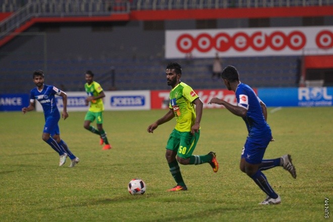 އޮގަސްޓް 7، 2016: އުރީދޫ ދިވެހި ޕްރިމިއާ ލީގުގައި މިރޭ މާޒިޔާ އާއި ނިއުރޭޑިއަންޓް ބައްދަލު ކުރި މެޗުގެ ތެރެއިން: 2-0 ގެ ނަތީޖާއަކުން އެ މެޗު ކާމިޔާބް ކުރީ މާޒިޔާ--- ސަން ފޮޓޯ/ މުހައްމަދު އަފްރާހް