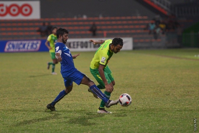 އޮގަސްޓް 7، 2016: އުރީދޫ ދިވެހި ޕްރިމިއާ ލީގުގައި މިރޭ މާޒިޔާ އާއި ނިއުރޭޑިއަންޓް ބައްދަލު ކުރި މެޗުގެ ތެރެއިން: 2-0 ގެ ނަތީޖާއަކުން އެ މެޗު ކާމިޔާބް ކުރީ މާޒިޔާ--- ސަން ފޮޓޯ/ މުހައްމަދު އަފްރާހް