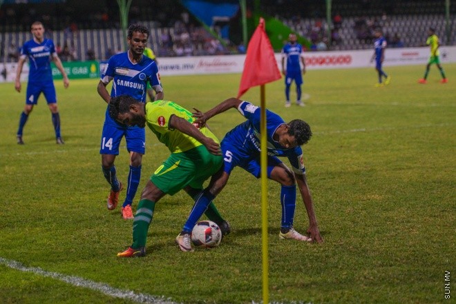 އޮގަސްޓް 7، 2016: އުރީދޫ ދިވެހި ޕްރިމިއާ ލީގުގައި މިރޭ މާޒިޔާ އާއި ނިއުރޭޑިއަންޓް ބައްދަލު ކުރި މެޗުގެ ތެރެއިން: 2-0 ގެ ނަތީޖާއަކުން އެ މެޗު ކާމިޔާބް ކުރީ މާޒިޔާ--- ސަން ފޮޓޯ/ މުހައްމަދު އަފްރާހް