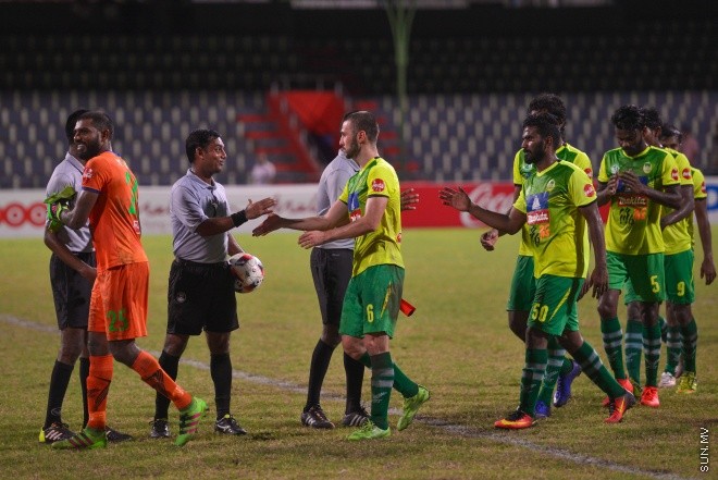 އޮގަސްޓް 7، 2016: އުރީދޫ ދިވެހި ޕްރިމިއާ ލީގުގައި މިރޭ މާޒިޔާ އާއި ނިއުރޭޑިއަންޓް ބައްދަލު ކުރި މެޗުގެ ތެރެއިން: 2-0 ގެ ނަތީޖާއަކުން އެ މެޗު ކާމިޔާބް ކުރީ މާޒިޔާ--- ސަން ފޮޓޯ/ މުހައްމަދު އަފްރާހް