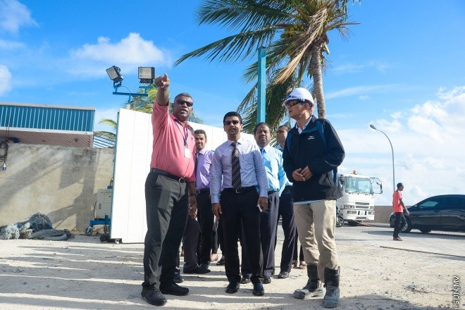 އޮގަސްޓް 10، 2016:    އައިޖީއެމް އެޗްގައި އަލައް އިމާރަތް ކުރާ 25 ބުރީގެ އިމާރާތުގެ މަސައްކަތް ހެލްތު މިނިސްޓަރ ބައްލަވައި ލެއްވުން--- ސަން ފޮޓޯ/ މުހައްމަދު އަފްރާހް
