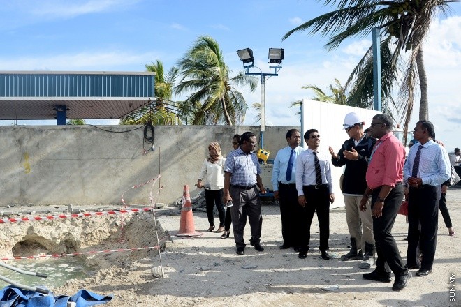އޮގަސްޓް 10، 2016:    އައިޖީއެމް އެޗްގައި އަލައް އިމާރަތް ކުރާ 25 ބުރީގެ އިމާރާތުގެ މަސައްކަތް ހެލްތު މިނިސްޓަރ ބައްލަވައި ލެއްވުން--- ސަން ފޮޓޯ/ މުހައްމަދު އަފްރާހް