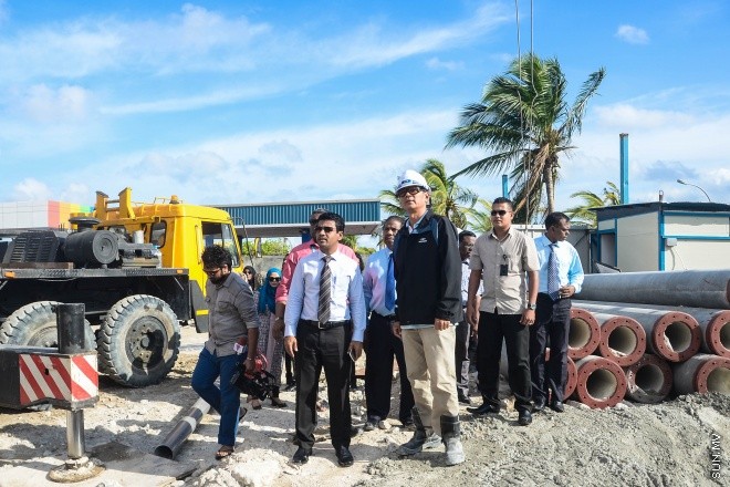 އޮގަސްޓް 10، 2016:    އައިޖީއެމް އެޗްގައި އަލައް އިމާރަތް ކުރާ 25 ބުރީގެ އިމާރާތުގެ މަސައްކަތް ހެލްތު މިނިސްޓަރ ބައްލަވައި ލެއްވުން--- ސަން ފޮޓޯ/ މުހައްމަދު އަފްރާހް