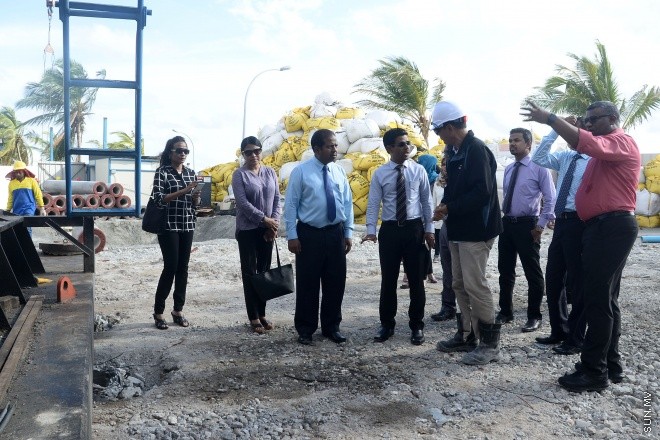 އޮގަސްޓް 10، 2016:    އައިޖީއެމް އެޗްގައި އަލައް އިމާރަތް ކުރާ 25 ބުރީގެ އިމާރާތުގެ މަސައްކަތް ހެލްތު މިނިސްޓަރ ބައްލަވައި ލެއްވުން--- ސަން ފޮޓޯ/ މުހައްމަދު އަފްރާހް