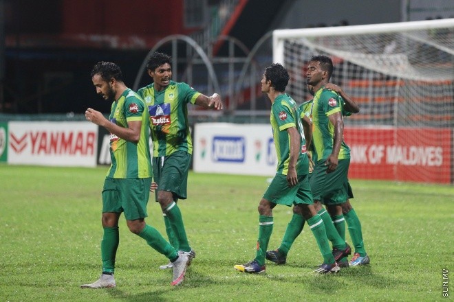 އޯގަސްޓް 14، 2016: އުރީދީ ދިވެހި ޕްރިމިއާ ލީގްގައި ކްލަބު ވެލެންސިއާ އާއި މާޒިޔާ ސްޕޯޓްސް އެންޑް ރެކްރިއޭޝަން ބައްދަލުކުރި މެޗުގެ ތެރެއިން -- ސަން ފޮޓޯ/ ފަޔާޒު މޫސާ