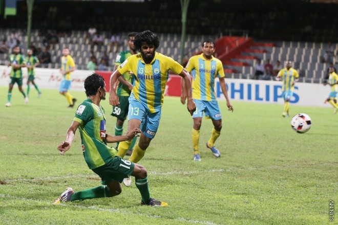 އޯގަސްޓް 14، 2016: އުރީދީ ދިވެހި ޕްރިމިއާ ލީގްގައި ކްލަބު ވެލެންސިއާ އާއި މާޒިޔާ ސްޕޯޓްސް އެންޑް ރެކްރިއޭޝަން ބައްދަލުކުރި މެޗުގެ ތެރެއިން -- ސަން ފޮޓޯ/ ފަޔާޒު މޫސާ