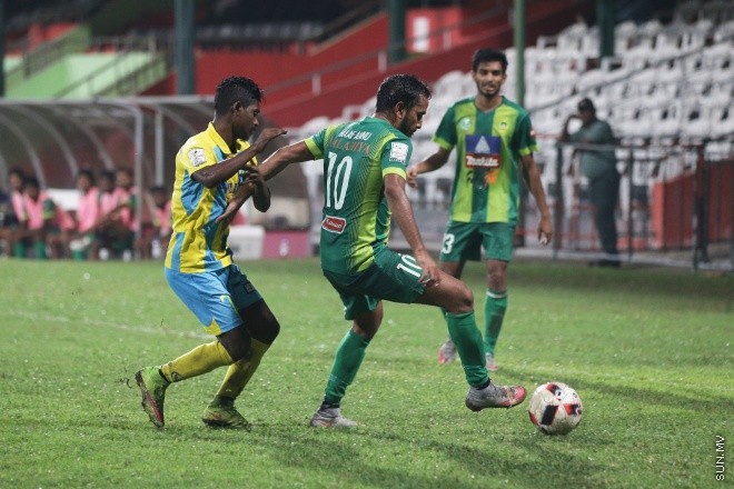 އޯގަސްޓް 14، 2016: އުރީދީ ދިވެހި ޕްރިމިއާ ލީގްގައި ކްލަބު ވެލެންސިއާ އާއި މާޒިޔާ ސްޕޯޓްސް އެންޑް ރެކްރިއޭޝަން ބައްދަލުކުރި މެޗުގެ ތެރެއިން -- ސަން ފޮޓޯ/ ފަޔާޒު މޫސާ