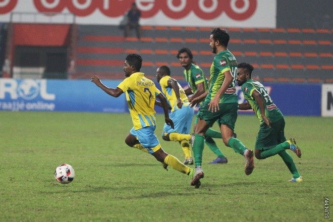 އޯގަސްޓް 14، 2016: އުރީދީ ދިވެހި ޕްރިމިއާ ލީގްގައި ކްލަބު ވެލެންސިއާ އާއި މާޒިޔާ ސްޕޯޓްސް އެންޑް ރެކްރިއޭޝަން ބައްދަލުކުރި މެޗުގެ ތެރެއިން -- ސަން ފޮޓޯ/ ފަޔާޒު މޫސާ