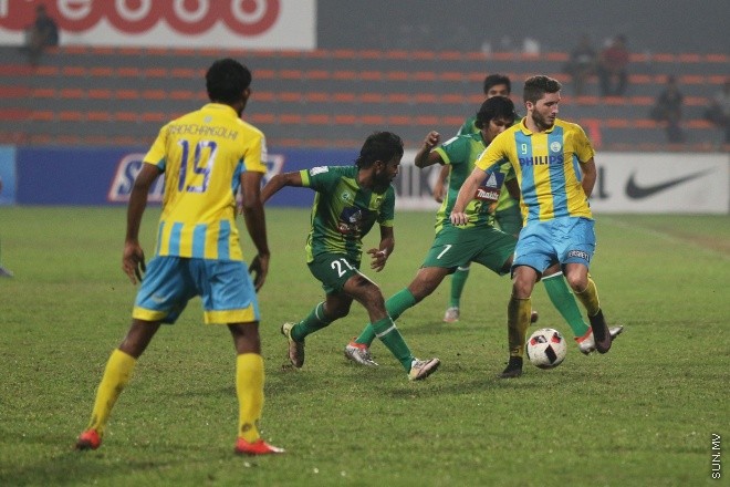 އޯގަސްޓް 14، 2016: އުރީދީ ދިވެހި ޕްރިމިއާ ލީގްގައި ކްލަބު ވެލެންސިއާ އާއި މާޒިޔާ ސްޕޯޓްސް އެންޑް ރެކްރިއޭޝަން ބައްދަލުކުރި މެޗުގެ ތެރެއިން -- ސަން ފޮޓޯ/ ފަޔާޒު މޫސާ