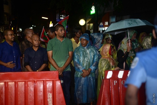 26 އޮގަސްޓް 2016: އިދިކޮޅު އިއްތިހާދުން މާލޭގައި ބޭއްވި އެއްވުމުގެ ތެރެއިން--- ސަން ފޮޓޯ: މުހައްމަދު އަފްރާހް
