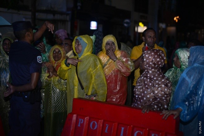 26 އޮގަސްޓް 2016: އިދިކޮޅު އިއްތިހާދުން މާލޭގައި ބޭއްވި އެއްވުމުގެ ތެރެއިން--- ސަން ފޮޓޯ: މުހައްމަދު އަފްރާހް