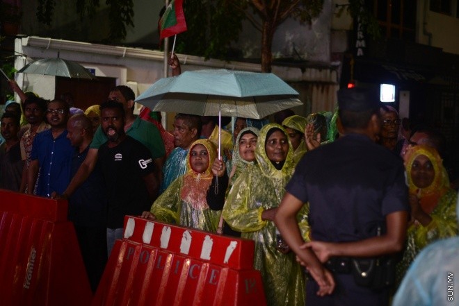 26 އޮގަސްޓް 2016: އިދިކޮޅު އިއްތިހާދުން މާލޭގައި ބޭއްވި އެއްވުމުގެ ތެރެއިން--- ސަން ފޮޓޯ: މުހައްމަދު އަފްރާހް