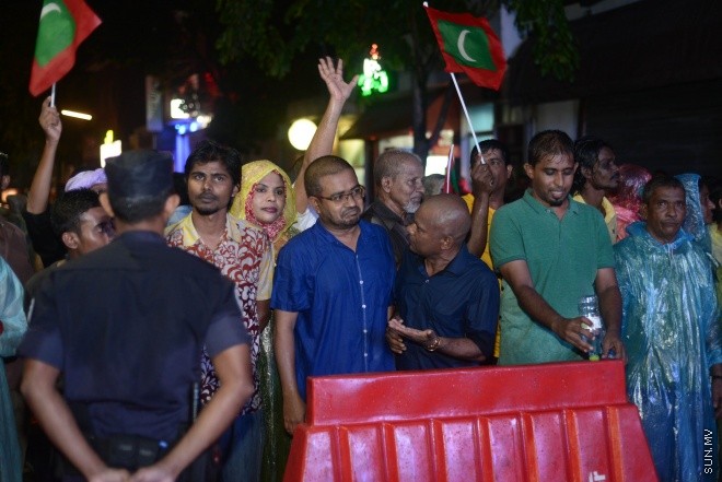 26 އޮގަސްޓް 2016: އިދިކޮޅު އިއްތިހާދުން މާލޭގައި ބޭއްވި އެއްވުމުގެ ތެރެއިން--- ސަން ފޮޓޯ: މުހައްމަދު އަފްރާހް