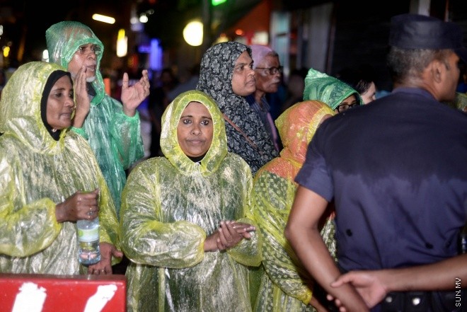 26 އޮގަސްޓް 2016: އިދިކޮޅު އިއްތިހާދުން މާލޭގައި ބޭއްވި އެއްވުމުގެ ތެރެއިން--- ސަން ފޮޓޯ: މުހައްމަދު އަފްރާހް