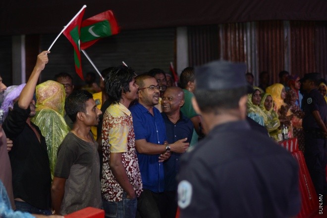 26 އޮގަސްޓް 2016: އިދިކޮޅު އިއްތިހާދުން މާލޭގައި ބޭއްވި އެއްވުމުގެ ތެރެއިން--- ސަން ފޮޓޯ: މުހައްމަދު އަފްރާހް